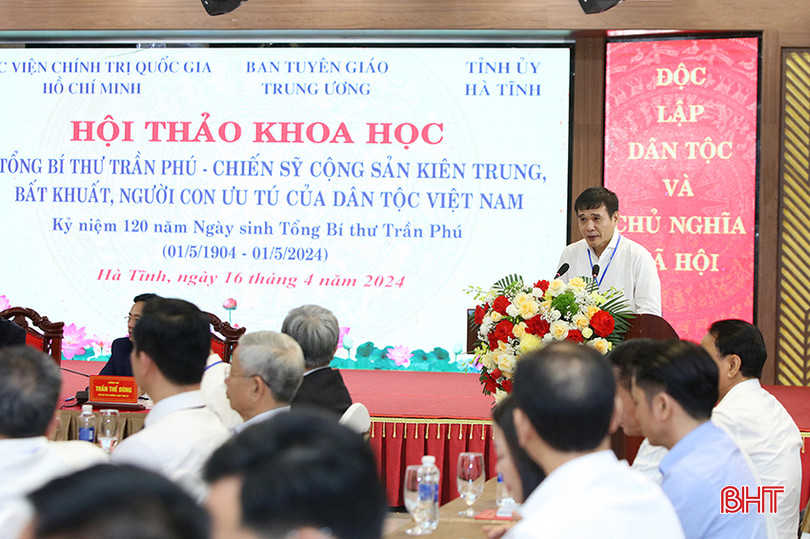 Tác giả tham gia tham luận tại Hội thảo khoa học “Tổng Bí thư Trần Phú - Chiến sỹ cộng sản kiên trung, bất khuất, người con ưu tú của dân tộc Việt Nam”. aIMG_9359 copy.jpg