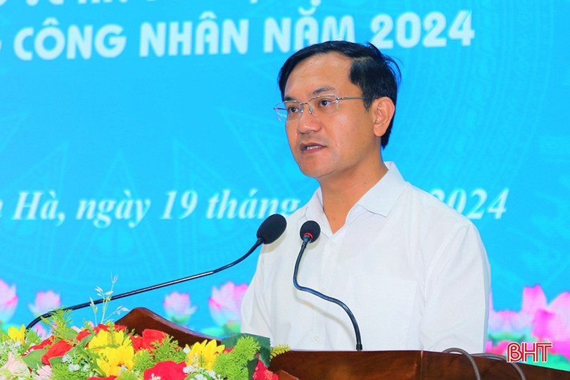 Phó Chủ tịch UBND huyện Thạch Hà Nguyễn Bá Hà phát động tháng công nhân. TaH3.jpg