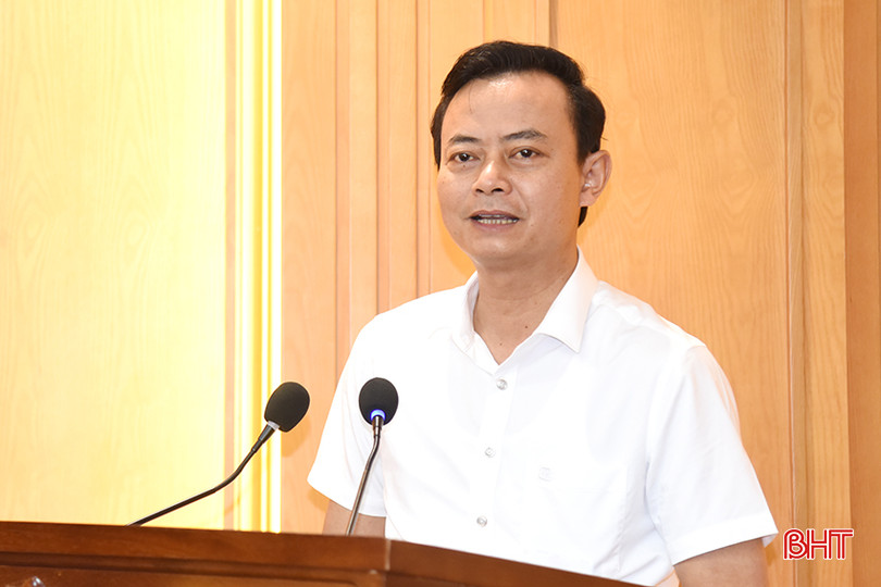Trưởng ban Tuyên giáo Tỉnh ủy Hà Văn Hùng kết luận buổi họp báo. aDSC_3310 copy.jpg