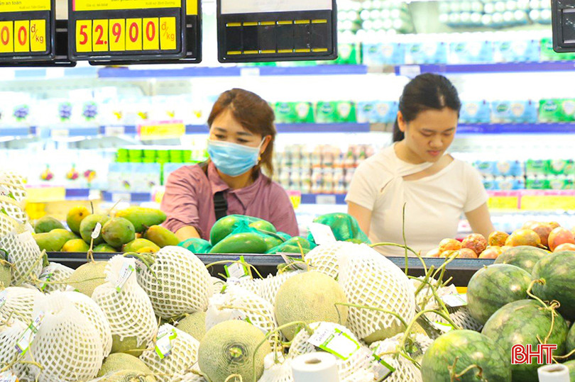 Ngành chuyên môn thường xuyên theo dõi chặt chẽ diễn biến giá cả, thị trường để có các giải pháp điều hành phù hợp với tình hình tại Hà Tĩnh. z5417000437331_fc66076989804759709f027504b829d8.jpg
