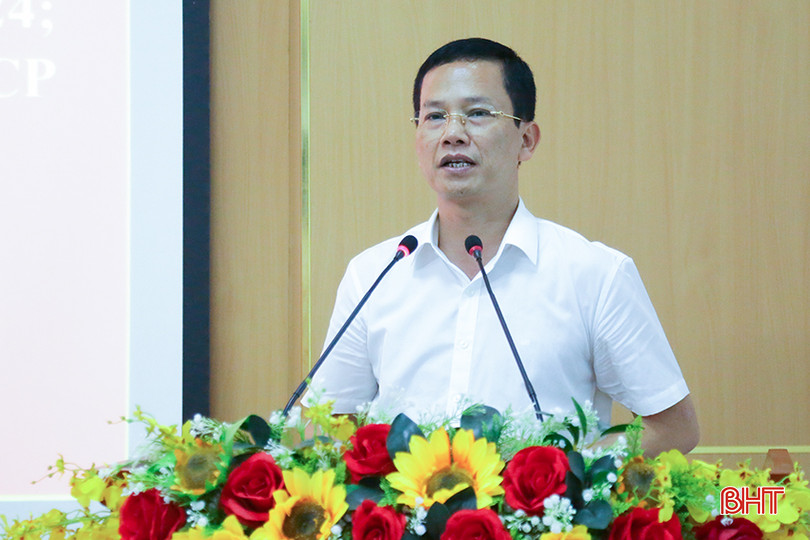Chủ tịch UBND thành phố Nguyễn Trọng Hiếu kết luận hội nghị. 0X5A0875.jpg