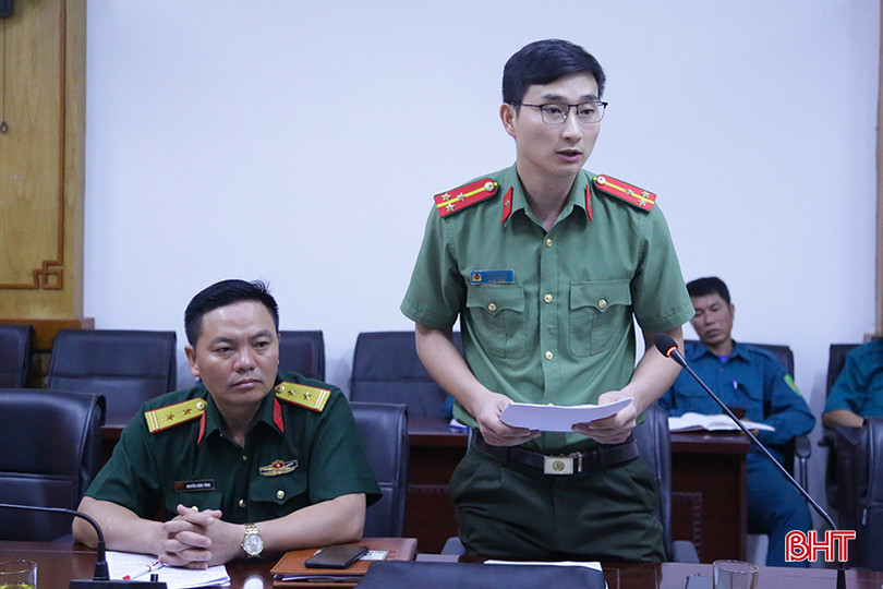 Phó Đội trưởng Đội tham mưu Công an TP Hà Tĩnh Nguyễn Văn Đại: Cần chú trọng hơn nữa công tác đăng ký, quản lý công dân trong độ tuổi sẵn sàng nhập ngũ. 0X5A0843.jpg