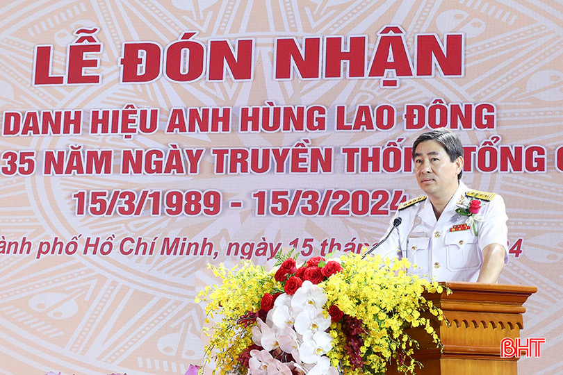 Đại tá Ngô Minh Thuấn, Tổng Giám đốc Tổng Công ty Tân Cảng Sài Gòn đọc diễn văn kỷ niệm 7.jpg