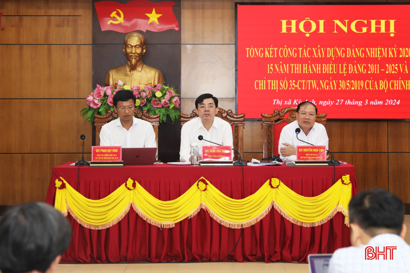 Thị uỷ Kỳ Anh tổ chức hội nghị tổng kết công tác xây dựng Đảng nhiệm kỳ (2020 – 2025), 15 năm thi hành Điều lệ Đảng (2011-2025) và tổng kết Chỉ thị số 35-CT/TW ngày 30/5/2019 của Bộ Chính trị về đại hội đảng bộ các cấp tiến tới Đại hội XIII của Đảng. Thị uỷ Kỳ Anh tổ chức hội nghị tổng kết công tác xây dựng Đảng nhiệm kỳ (2020 – 2025), 15 năm thi hành Điều lệ Đảng (2011-2025) và tổng kết Chỉ thị số 35-CT/TW ngày 30/5/2019 của Bộ Chính trị về đại hội đảng bộ các cấp tiến tới Đại hội XIII của Đảng.