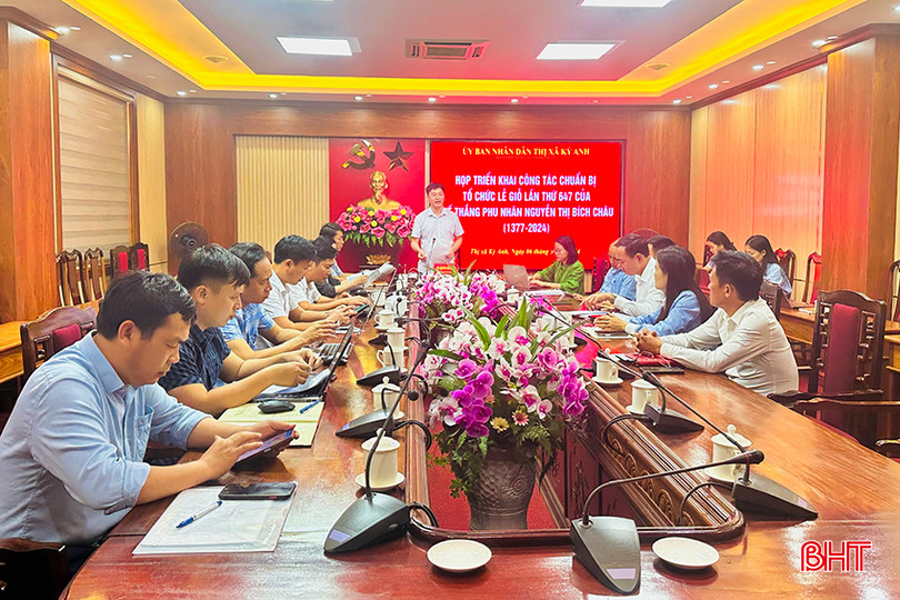 Lãnh đạo thị xã Kỳ Anh họp triển khai, phân công nhiệm vụ thực hiện các hoạt động của lễ giỗ cho các đơn vị liên quan. họp lễ giỗ.jpg