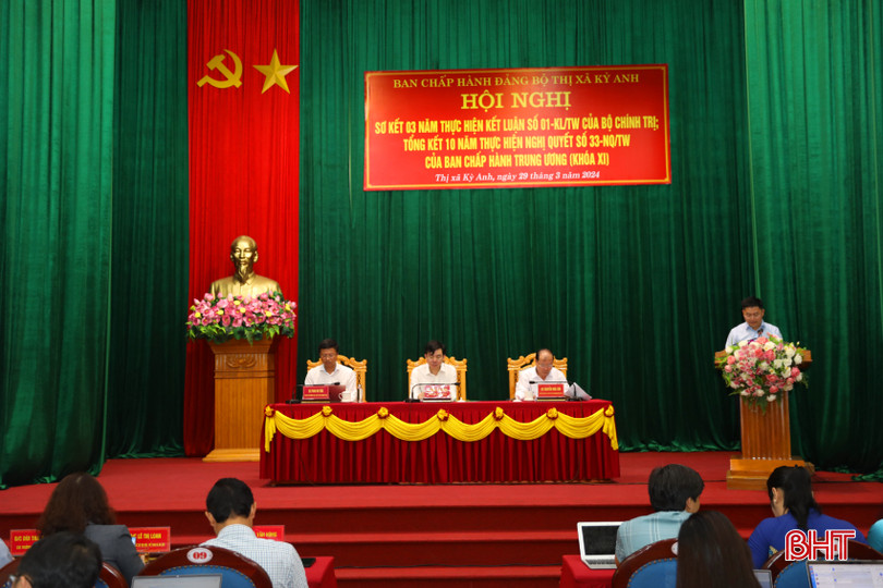 Chủ trì điều hành hội nghị. AG7A0898.jpeg