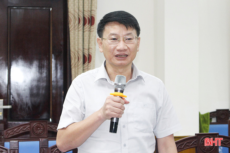 Phó Chủ tịch UBND huyện Đức Thọ Nguyễn Anh Đức phát biểu góp ý. duc.jpg