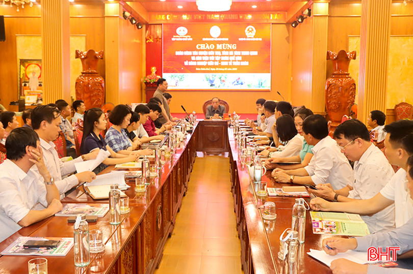 Chủ tịch UBND huyện Đức Thọ Trần Hoài Đức thông tin về tình hình phát triển KT-XH nói chung và phát triển nông nghiệp nói riêng của địa phương. A.jpg
