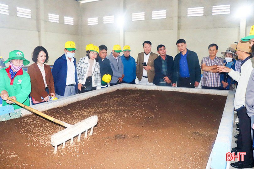 Đoàn công tác huyện Đức Thọ tham quan Nhà máy sản xuất phân bón hữu cơ vi sinh Quế Lâm A4.jpg