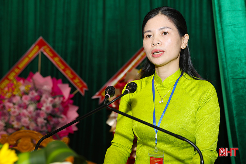 Phó Chủ tịch Hội LHPN thị xã Kỳ Anh - Trần Thị Hoài tham luận nội dung: Giải pháp nâng cao chất lượng công tác tuyên truyền, vận động hội viên phụ nữ tham gia thực hiện các phong trào thi đua, các cuộc vận động của Uỷ ban MTTQ các cấp phát động. AG7A5202.jpg
