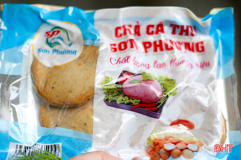 Sản phẩm chả cá thu Sơn Phương được đóng gói với bao bì bắt mắt. _MG_0038.jpeg