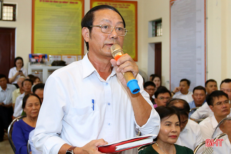 Cử tri Nguyễn Quang Tuấn (tổ dân phố 2, phường Hưng Trí) kiến nghị phương án xử lý các dự án chậm tiến độ. aIMG_6625.jpg