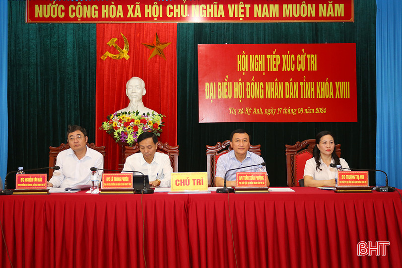 Chủ trì buổi tiếp xúc cử tri. aIMG_6621.jpg