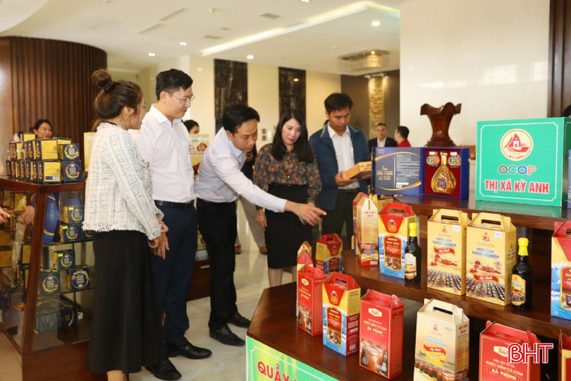 Các sản phẩm OCOP của thị xã Kỳ Anh được trưng bày tại Khách sạn Mường Thanh Vũng Áng. Trưng bày các sản phẩm OCOP của TX Kỳ Anh-2.jpeg