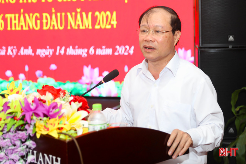 Bí thư Thị uỷ Kỳ Anh Nguyễn Hoài Sơn chia sẻ kinh nghiệm công tác xây dựng Đảng, thực hiện nhiệm vụ chính trị tại địa bàn trọng điểm về kinh tế, an ninh trật tự. AG7A4743.jpeg