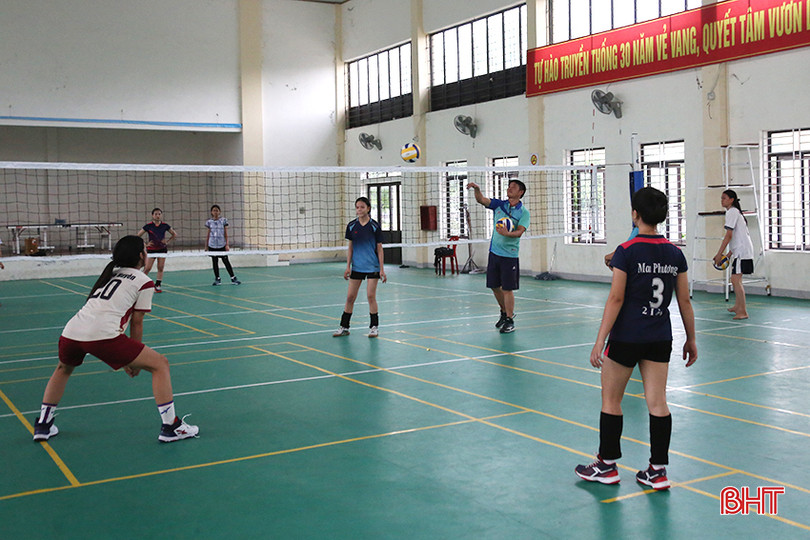 Đội bóng chuyền rèn quân, quyết tâm hoàn thành mục tiêu vào chơi trận chung kết. a3.jpg