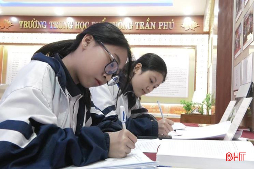 Hơn 1.200 cán bộ, giáo viên, học sinh Trường THPT Trần Phú hào hứng hưởng ứng cuộc thi. z5281146975396_acd542d186ac9fd118c295b89a6cae65.jpg