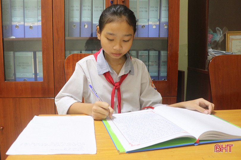 Học sinh Trường TH&THCS Thạch Hội (Thạch Hà) tham gia viết bài tham dự cuộc thi. z5281149646670_280689e15073c2bb969c16047dd6d8c0.jpg