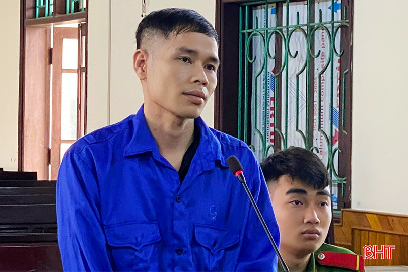 Sáng 26/3, Tòa án nhân dân tỉnh Hà Tĩnh mở phiên tòa xét xử sơ thẩm hình sự đối với bị cáo Đặng Anh Hùng (SN 1986, trú thôn Phúc Xá, xã Hòa Lạc, Đức Thọ) về tội “Vận chuyển trái phép chất ma tuý”.