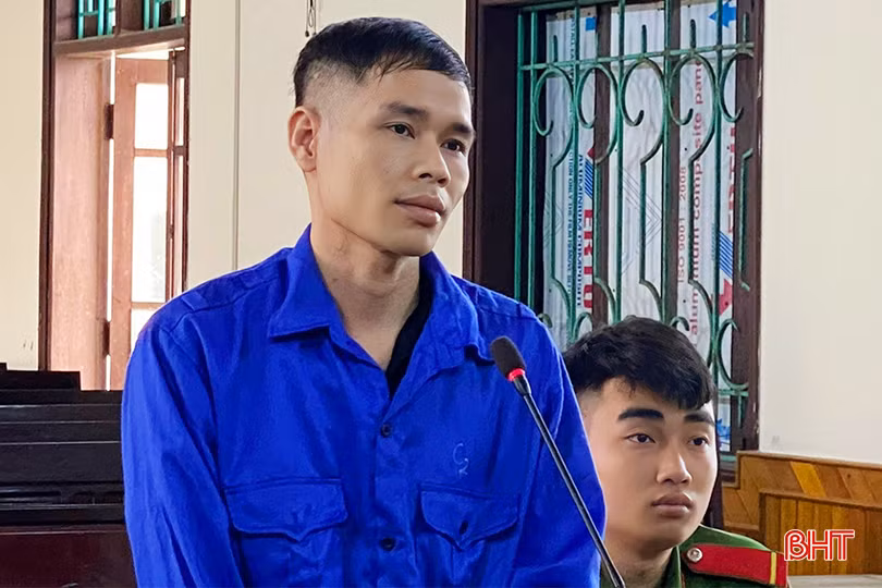 Sáng 26/3, Tòa án nhân dân tỉnh Hà Tĩnh mở phiên tòa xét xử sơ thẩm hình sự đối với bị cáo Đặng Anh Hùng (SN 1986, trú thôn Phúc Xá, xã Hòa Lạc, Đức Thọ) về tội “Vận chuyển trái phép chất ma tuý”.