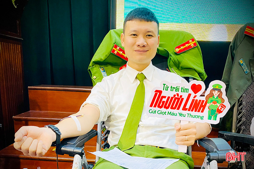 Đại úy Vũ Văn Nam: Tôi luôn cảm thấy hạnh phúc vì những giọt máu của mình cứu sống nhiều. ảnh 2 - Đại úy Vũ Văn Nam hướng tới mục tiêu sẽ hiến máu thêm nhiều lần nữa để góp phần giúp những người cần máu kéo dài sự sống.jpg