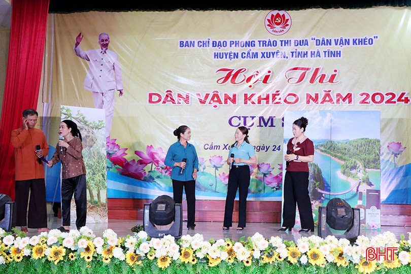 Các đội thi chuẩn bị công phu sân khấu hóa phần thi tài năng - xử lý tình huống. anhs 112.jpg