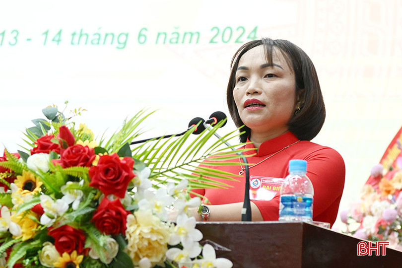 Phó Bí thư Đảng ủy xã Tân Lâm Hương Đặng Thị Hoài tham luận tại đại hội. DSC_4s812.jpg