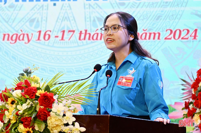 Chị Trần Thị Duyên - Bí thư Đoàn xã, Chủ tịch Hội LHTN xã Thạch Khê tham luận nội dung ứng dụng chuyển đối số trong công tác hội. DSCs_4932 copy.jpg