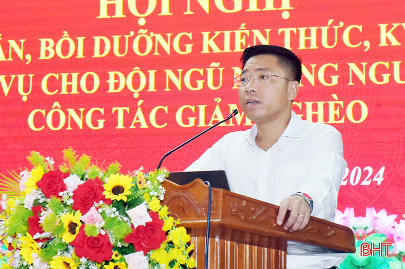 Ông Nguyễn Trọng Thành - Trưởng phòng LĐ-TB&XH huyện Thạch Hà giới thiệu các chuyên đề tại hội nghị. 1.jpg