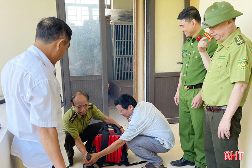 Đoàn kiểm tra các phương tiện, vật dụng phục vụ công tác PCCCR rừng tại xã Tân Lộc, huyện Lộc Hà. anh 2.jpeg