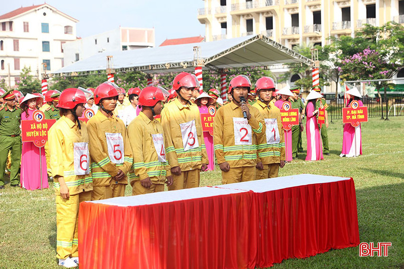 Đội thi xã Quang Diệm tham gia phần thi lý thuyết tại vòng thi chung kết cấp tỉnh. a.jpg