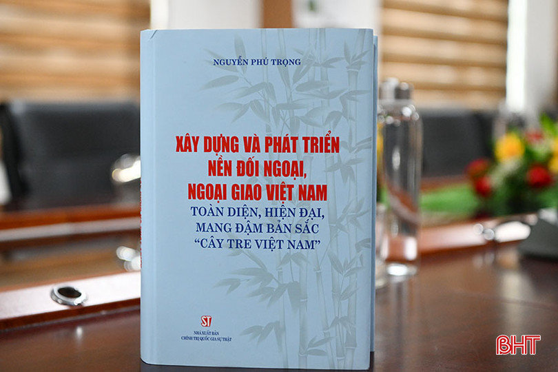 Tác phẩm “Xây dựng và phát triển nền đối ngoại, ngoại giao Việt Nam toàn diện, hiện đại, mang đậm bản sắc “cây tre Việt Nam” của đồng chí Tổng Bí thư Nguyễn Phú Trọng. aDSC_4394.jpg