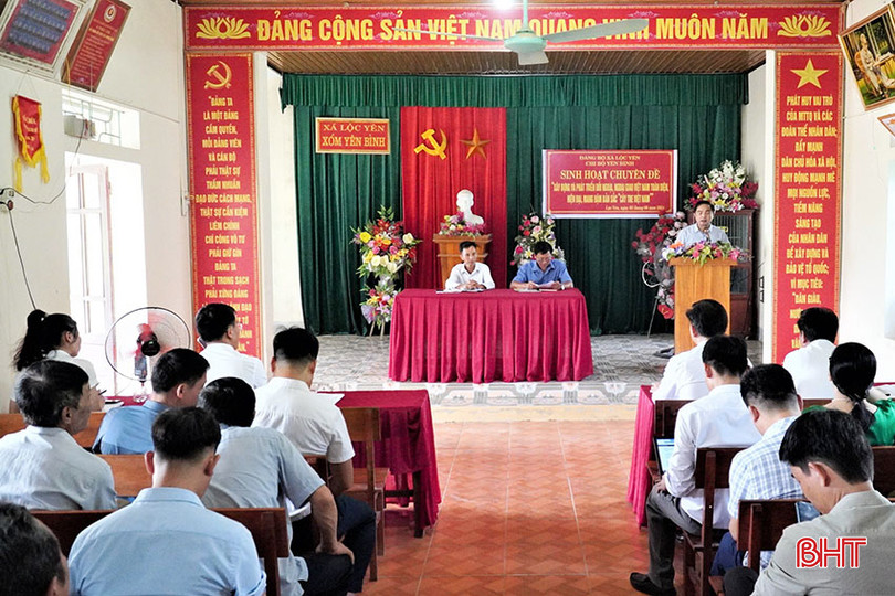 Nhiều đảng bộ địa phương đã tổ chức sinh hoạt chuyên đề xuống tận chi bộ. AaNH4.jpg