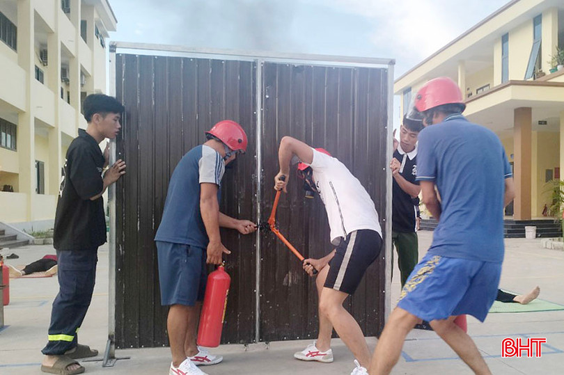 Các thành viên đội thi tổ liên gia 1, xã Quang Diệm đang tích cực luyện tập các nội dung chuẩn bị cho vòng thi khu vực. 3333 copy.jpg