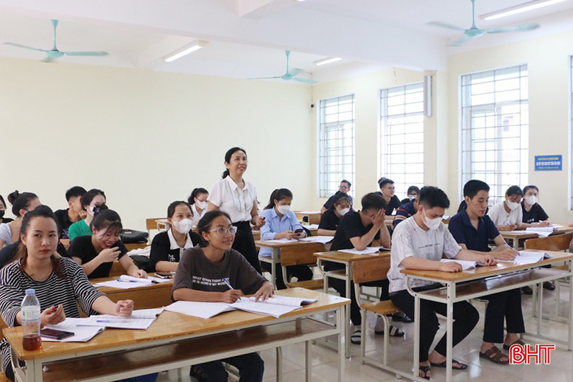 Sự nỗ lực của giảng viên và sinh viên Trường Cao đẳng Y tế Hà Tĩnh đã giúp nhà trường đạt được nhiều kết quả cao trong dạy và học. z5202364206746_c64a6656d0ef8c09e907ee7a059028f3 (1).jpg