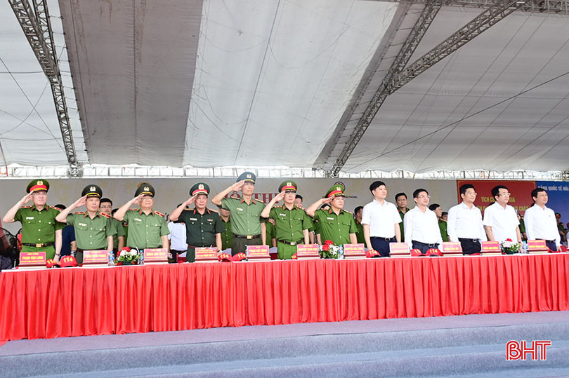 Đại biểu dự lễ khai mạc hội thi. sssss.jpg