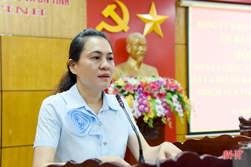 Phó Bí thư Đảng ủy Khối CCQ&DN tỉnh Hà Thị Sâm phát biểu chỉ đạo tại hội nghị. DSC_s7070.jpg