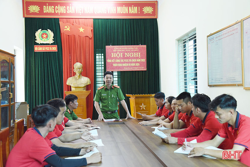 Lãnh đạo Công an huyện Hương Sơn gặp mặt, động viên đội thi trước ngày tham gia vòng thi chung kết. DSC_6618 copy.jpg