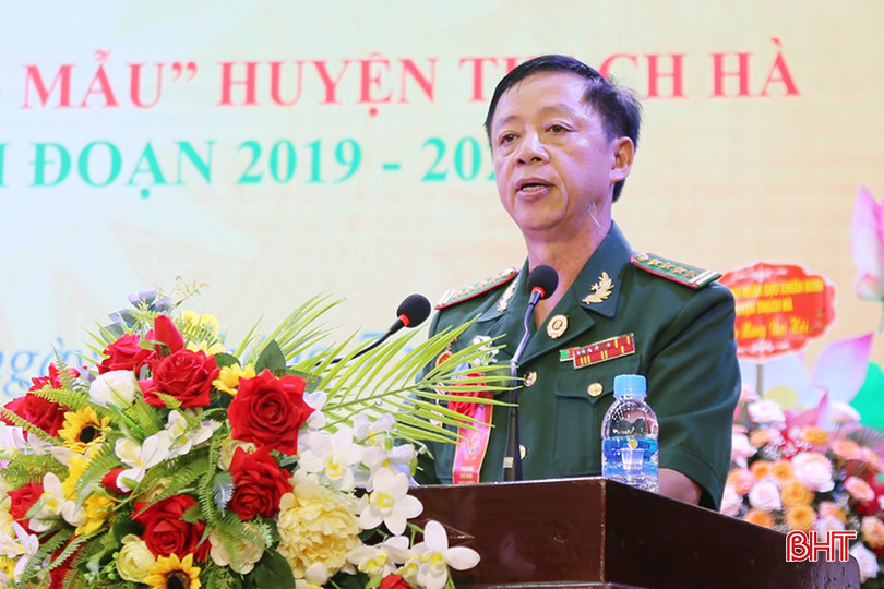 Chủ tịch Hội CCB huyện Thạch Hà Dương Đức Hạnh trình bày báo cáo tại đại hội. 5.jpg