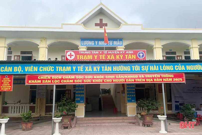 Tất cả các trạm y tế ở huyện Kỳ Anh đều treo băng rôn, khẩu hiệu để tuyên truyền về chiến dịch chăm sóc SKSS/KKHHGĐ. z5435097829090_200902edbb5ddefd5d912440a6d00046 (1).jpg