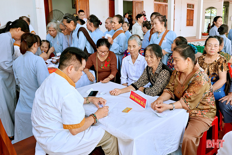 Chương trình khám bệnh và tặng quà cho 200 Phật tử khó khăn trên địa bàn huyện Đức Thọ vào đầu tháng 5/2024. z5445113003232_8787ce5f4e7beca373f00f079072e011.jpg
