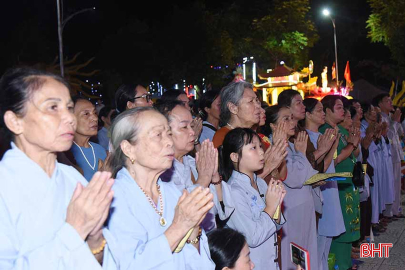 Đại lễ Phật đản Phật lịch 2568 - dương lịch 2024 tại chùa Phúc Linh thu hút đông đảo Phật tử tham gia. z5437398711452_9db90e6eee17d81a25012fcbafb88805.jpg