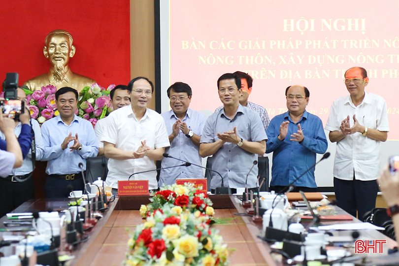 Nhân dịp này, UBND thành phố Hà Tĩnh và Sở NN&PTNT đã ký biên bản ghi nhớ về phối hợp thực hiện quản lý nhà nước trong lĩnh vực nông nghiệp, nông thôn, xây dựng nông thôn mới trên địa bàn. IMG_7669.jpg