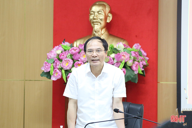 Giám đốc Sở NN&PTNT Nguyễn Văn Việt: Sở sẽ chỉ đạo các phòng, ban chủ động triển khai các nhiệm vụ theo quy chế phối hợp. Trong đó, tập trung vào thu hút, kêu gọi doanh nghiệp đầu tư các dự án nông nghiệp công nghệ cao; bố trí mô hình nuôi trồng thử nghiệm các loại thủy sản phù hợp để tận dụng tiềm năng của vùng đất mặn lợ... IMG_7646.jpg