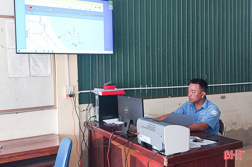 Hệ thống giám sát tàu cá tại Cảng cá Cửa Sót (Thạch Kim, Lộc Hà) phát hiện các vi phạm của ngư dân khi đánh bắt sai vùng, sai tuyến... z4551714231372_2bf16a2d99b41f56af9b4acec9060877.jpg