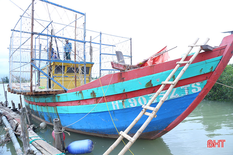 Ngư dân Hà Tĩnh vẫn ngại đầu tư nên khó đạt được 10 chỉ tiêu, điều khoản đánh giá để được cấp chứng nhận VSATTP với tàu cá. IMG_0508.jpg