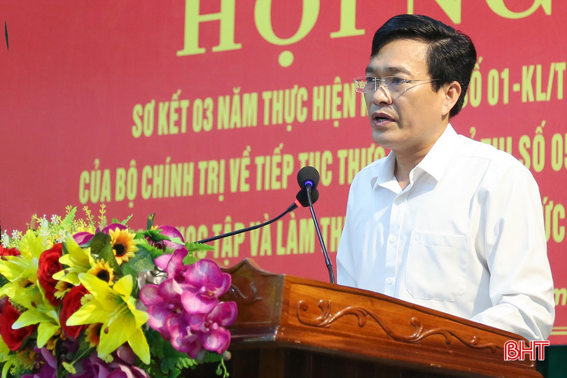 Phó Bí thư Thường trực Thành ủy Phan Ngọc Long trình bày báo cáo sơ kết 3 năm thực hiện Kết luận số 01-KL/TW ngày 18/5/2021 của Bộ Chính trị. IMG_7223.jpg
