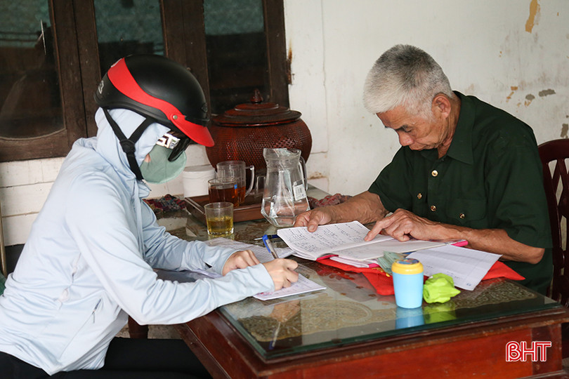 Cán bộ thú y phường Hà Huy Tập (TP Hà Tĩnh) rà soát số lượng đàn chó, mèo trên địa bàn. IMG_7106.jpg