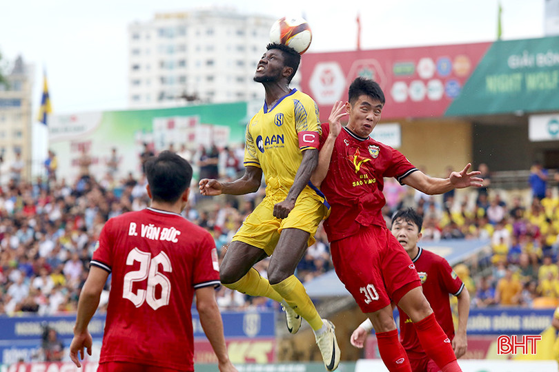 Hòa Sông Lam Nghệ An, Hồng Lĩnh Hà Tĩnh vụt mất cơ hội trụ hạng trước 1 vòng đấu. bgg.jpg