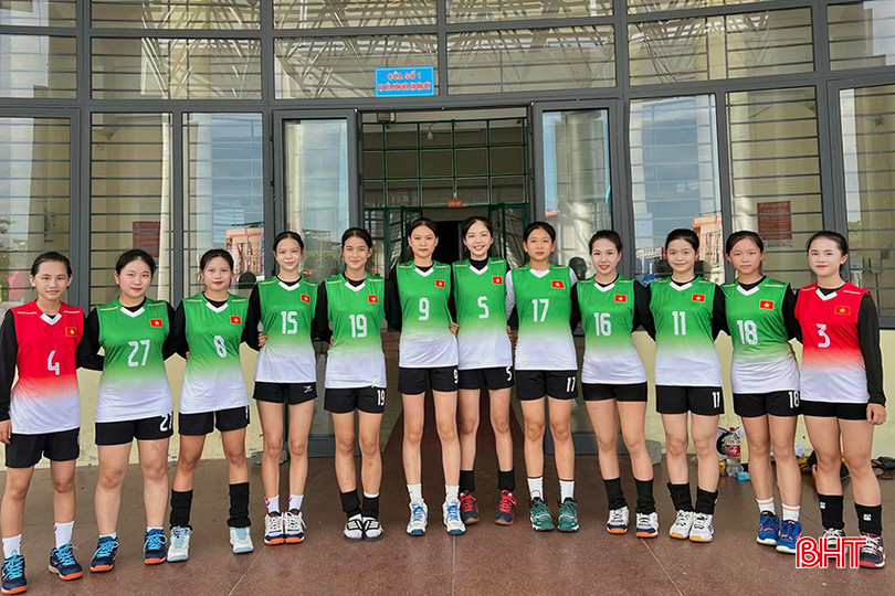 Em Hồ Lê Thùy Dương (số 5) là một trong những nhân tố giúp đội bóng chuyền nữ THCS Hà Tĩnh giành huy chương vàng tại Hội khỏe Phù Đổng toàn quốc. 2 (1).jpg